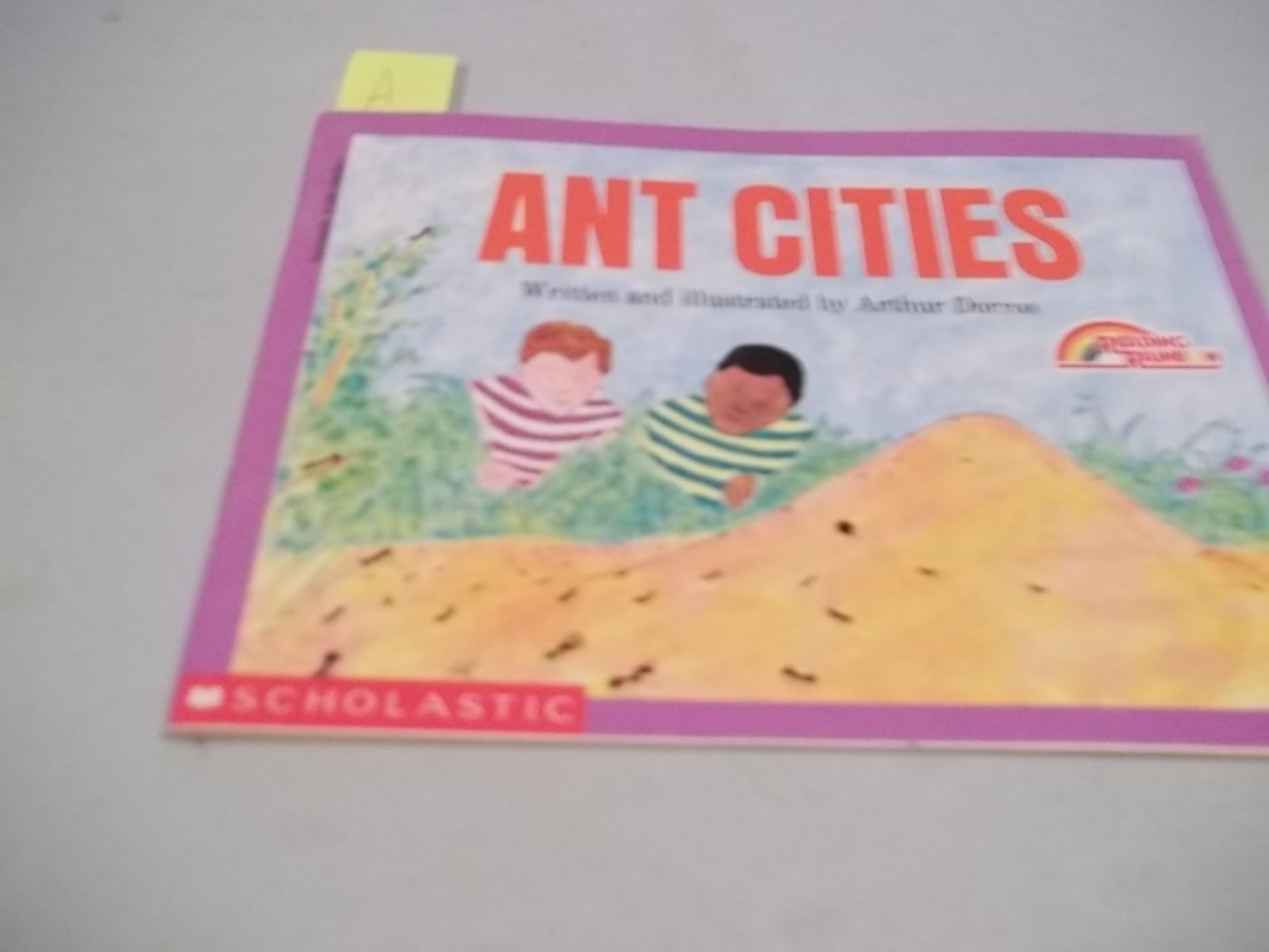 Ant Cities (Lets Read and Find Out Books) (Let's-Read-and-Find-Out Science 2)