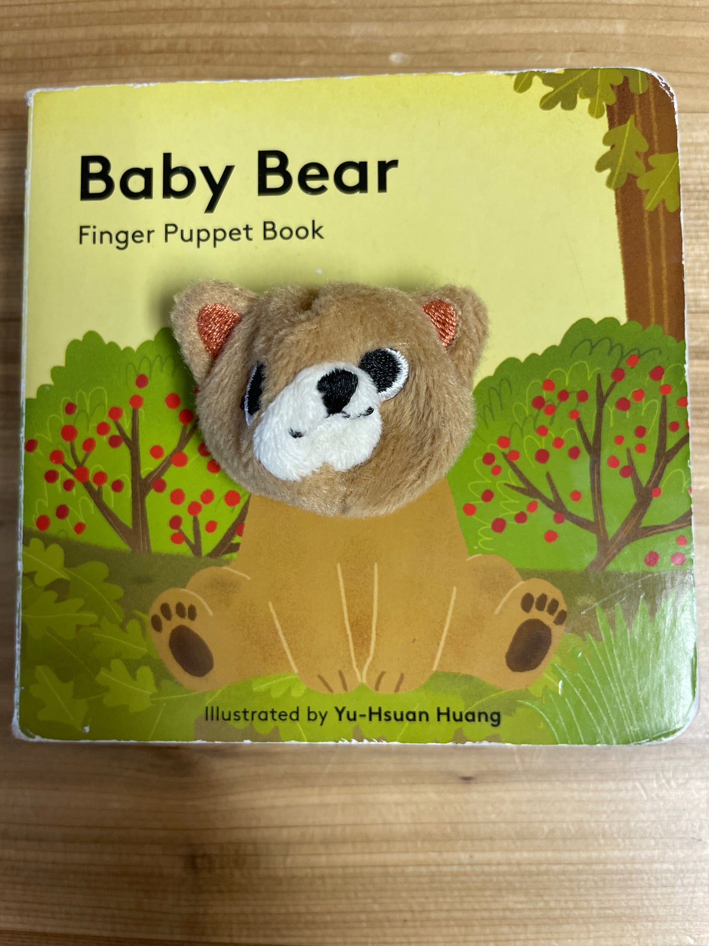 Baby Bear finger puppet book, illustrated by Yu-Hsuan Huang