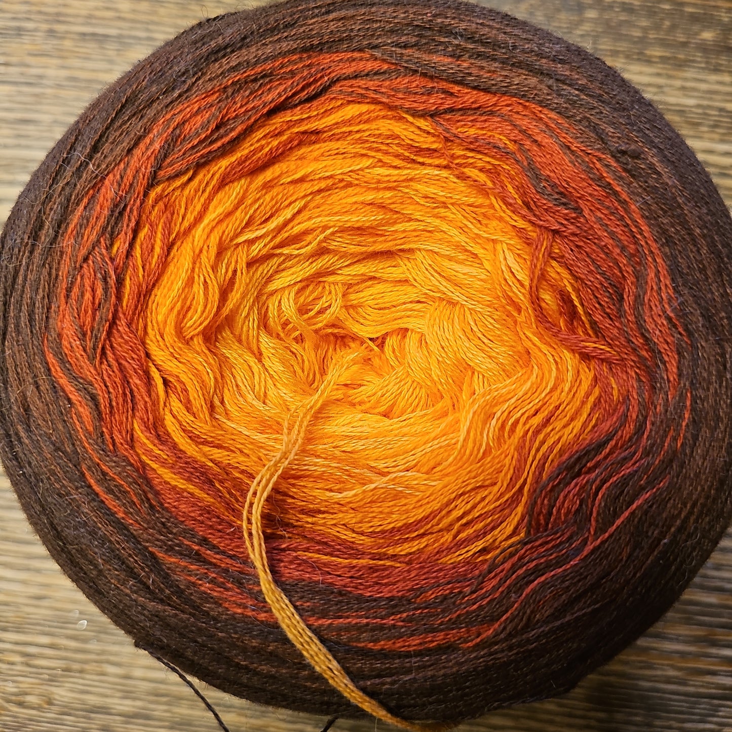 Hobbii Dahila Halloween Orange and Brown Yarn