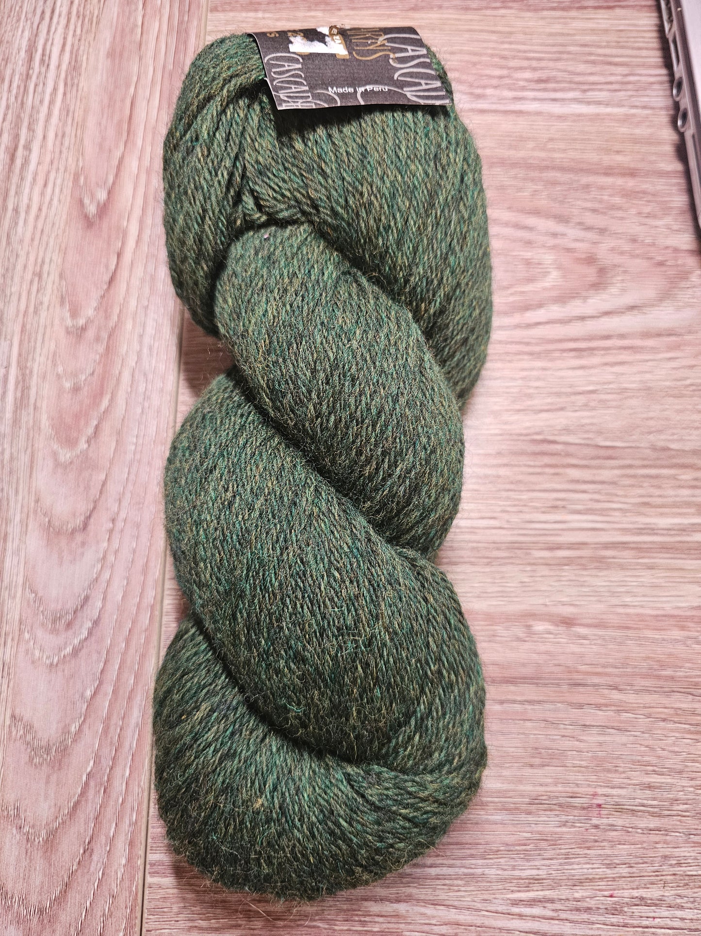 Cascade 220 Heathers 100% Peruvian Highland Wool in Emerald Green