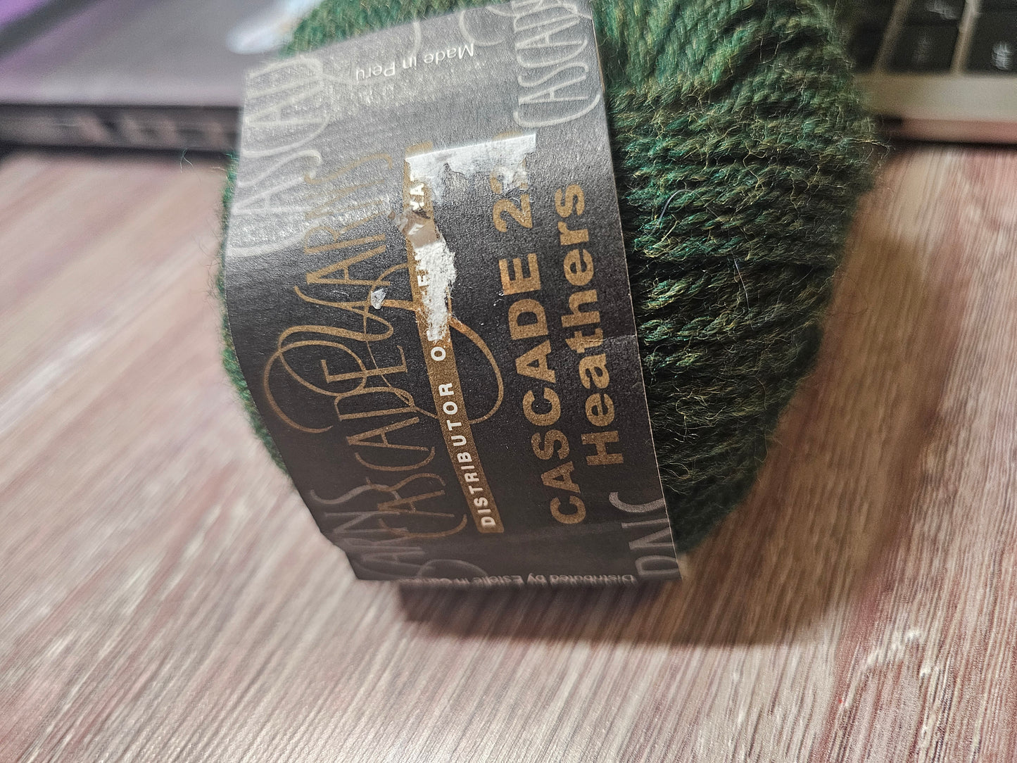 Cascade 220 Heathers 100% Peruvian Highland Wool in Emerald Green