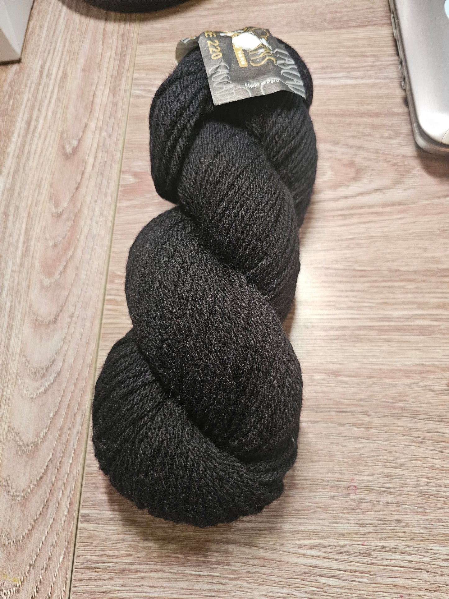 Cascade 220 100%Peruvian Highland Wool Black Yarn